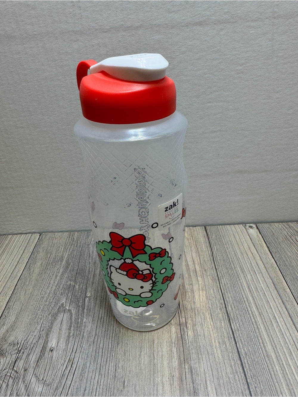 Hello Kitty Zak! Everyday Smiles Holiday Wreath Clear Plastic Water Bottle New